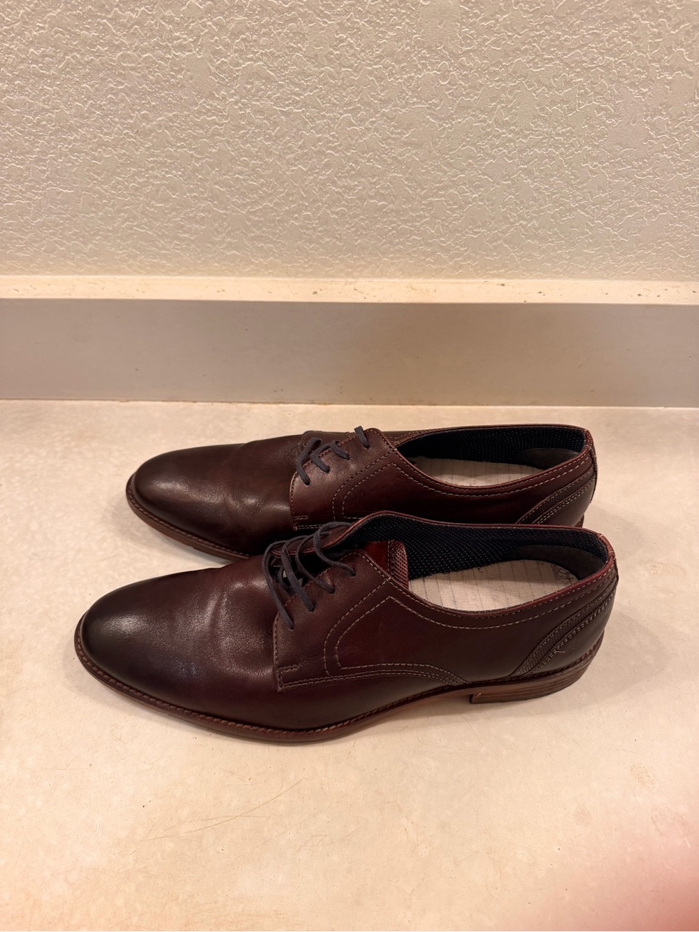 Men's Leather Derby Shoes in Dark Brown - Classic Lace-Up